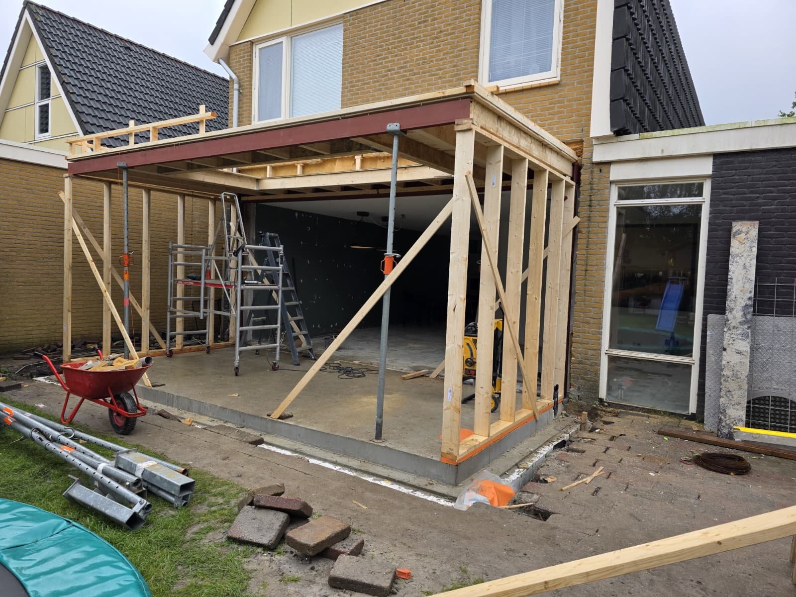 Staalconstructie voor aanbouw door de constructeur berekend
